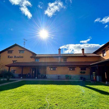 Los Reales Carrizo de la Ribera Exterior foto